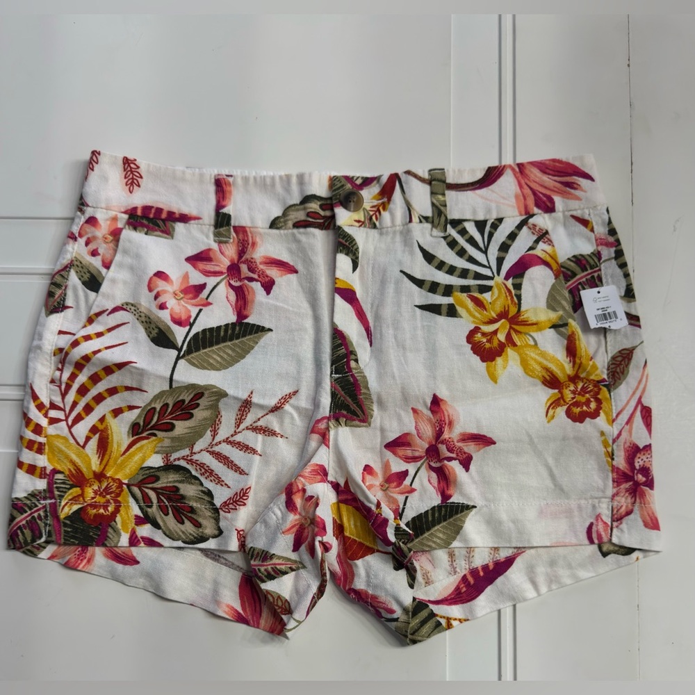 Old Navy NWT Women’s Size 6 Everyday Mid Rise Shorts White Floral Linen Blend